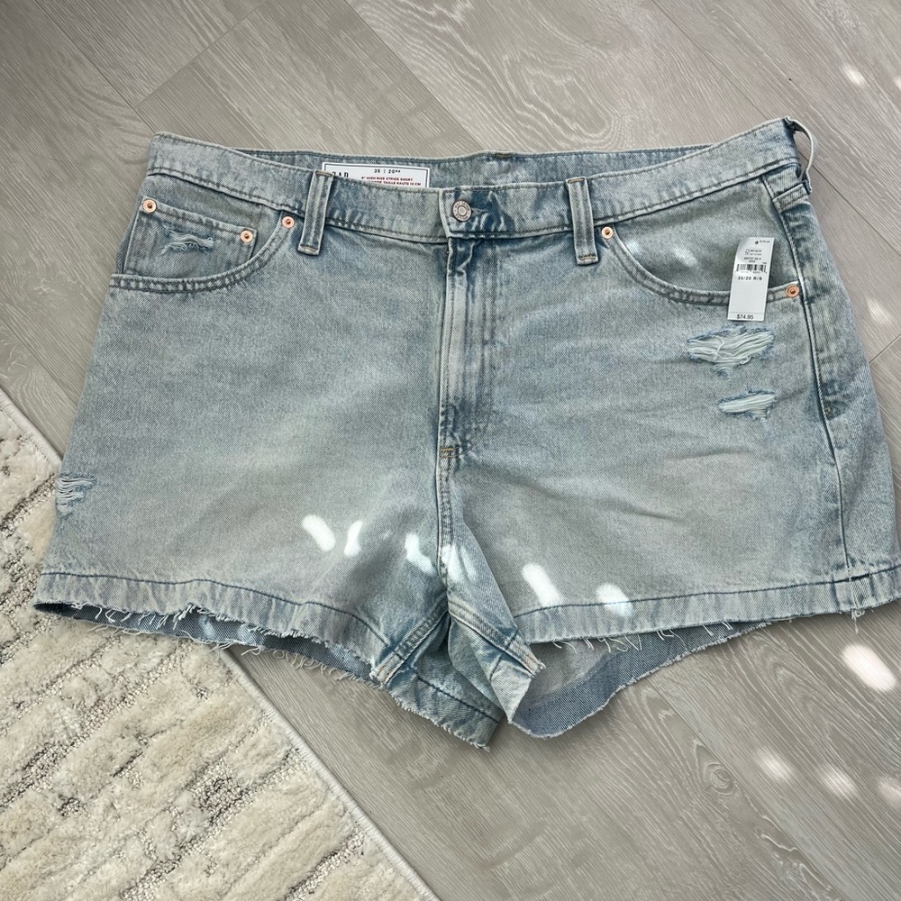 NWT Gap 4” High Rise Stride Shorts - Picture 2 of 5